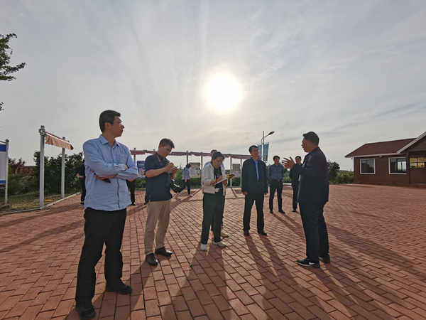 經(jīng)濟日報副總編輯季正聚到基地調(diào)研