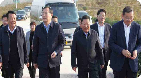 山東省農(nóng)業(yè)農(nóng)村廳黨組書記、省扶貧開發(fā)辦主任崔建海到基地 精準(zhǔn)扶貧工作調(diào)研